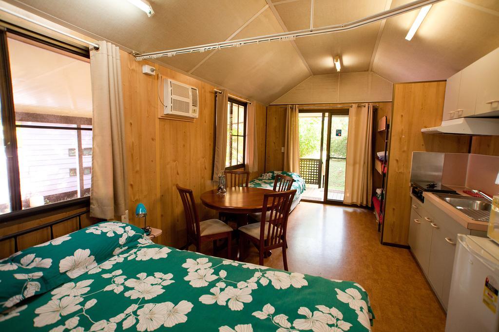 Lake Eacham Tourist Park & Cabins Oda fotoğraf