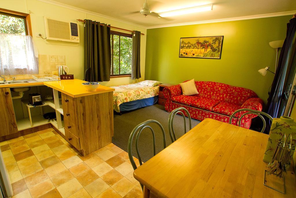 Lake Eacham Tourist Park & Cabins Oda fotoğraf