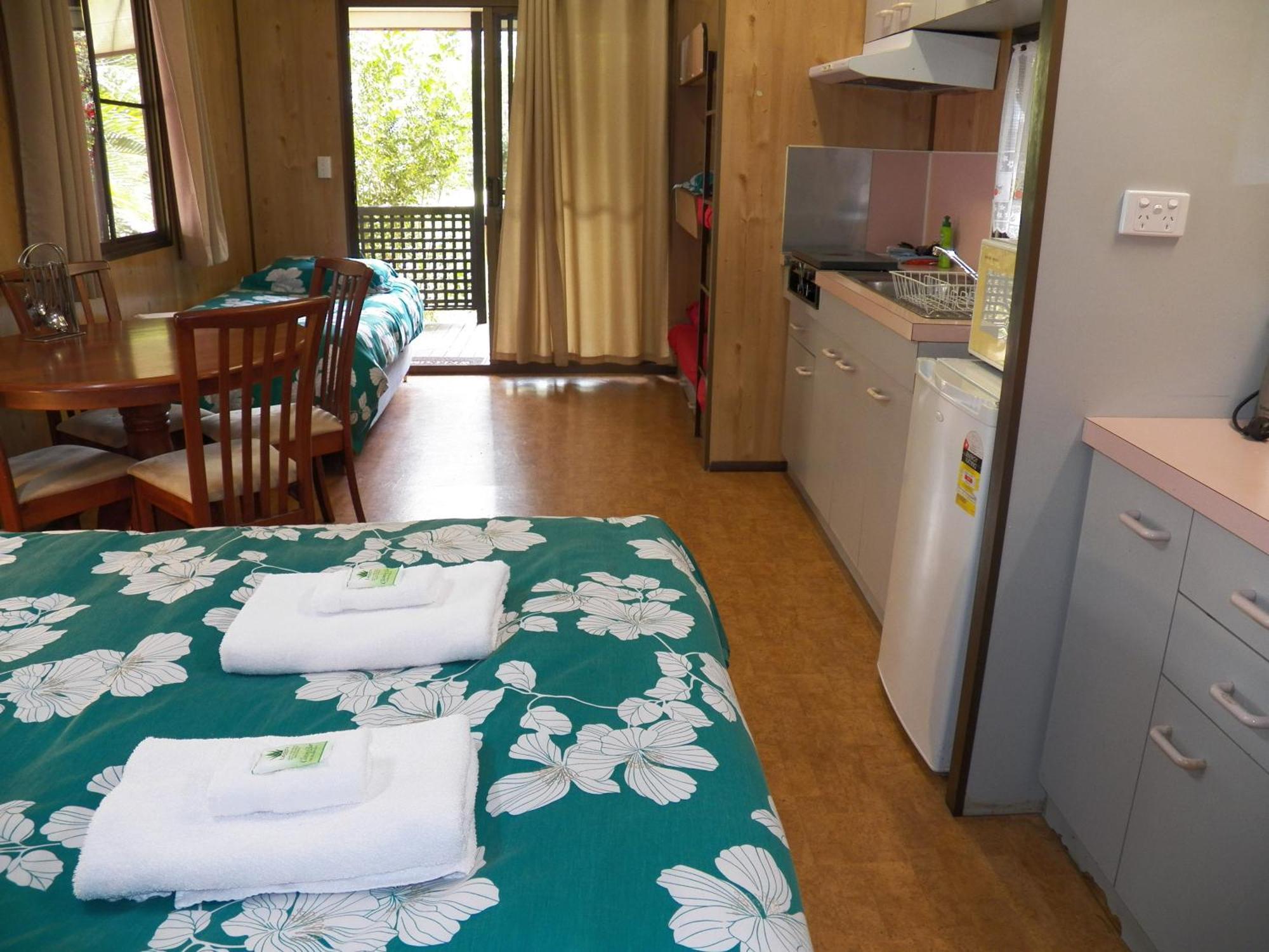 Lake Eacham Tourist Park & Cabins Oda fotoğraf
