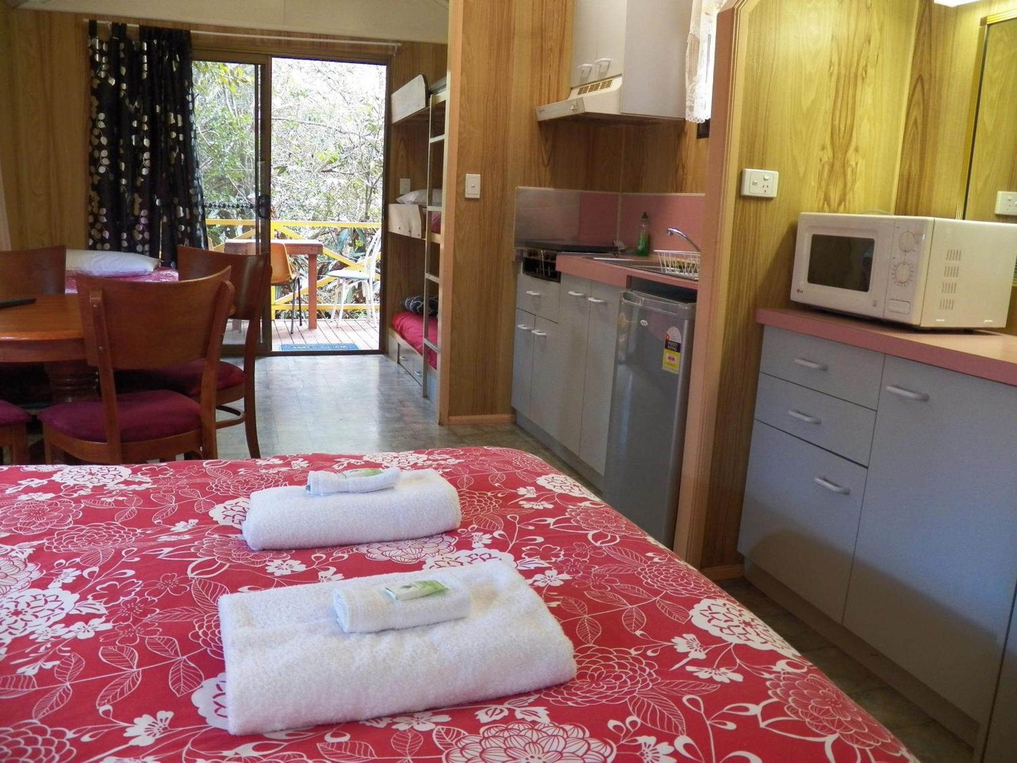 Lake Eacham Tourist Park & Cabins Oda fotoğraf