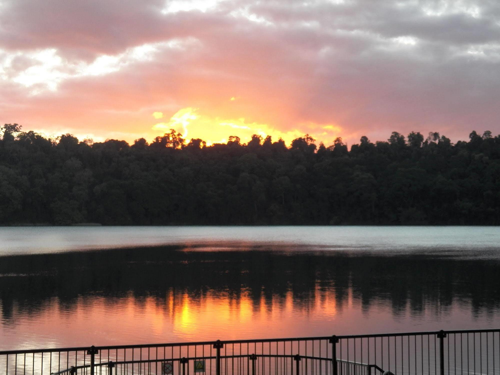 Lake Eacham Tourist Park & Cabins Dış mekan fotoğraf